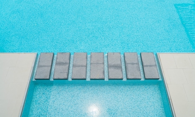 Строительство бассейнов: современные технологии и требования к безопасности